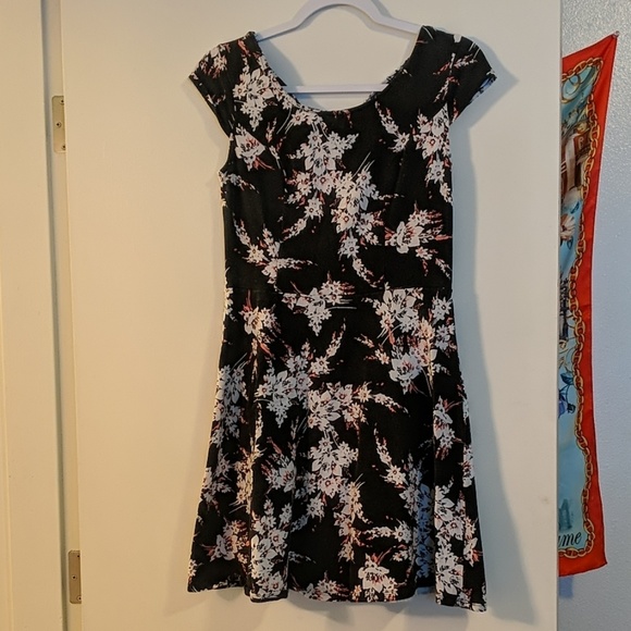 dress - Picture 1 of 3